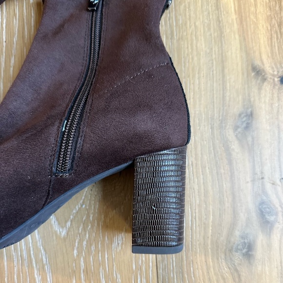 Donald J. Pliner Cattie Brown Bootie with block heel - Picture 7 of 10